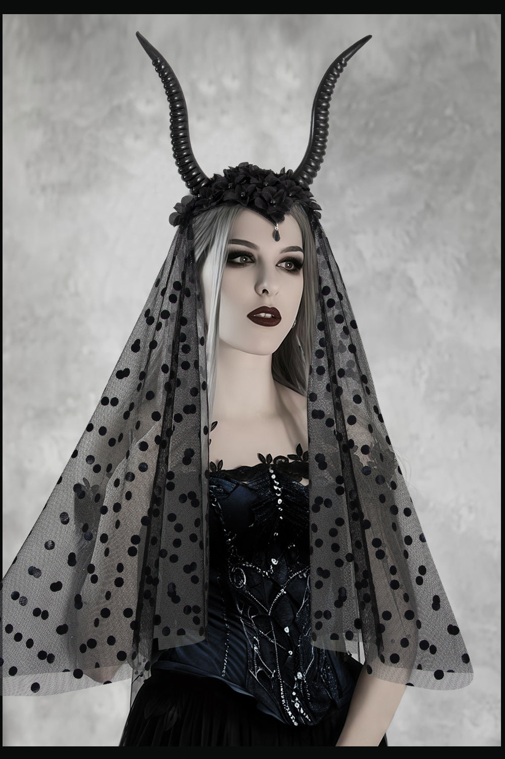 Halloween Gothic Queen Dark Horn Mesh Headband Party Ball Performance Costume Festival Hair Accessory Prop