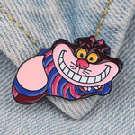 Broche en émail Alice au pays des merveilles